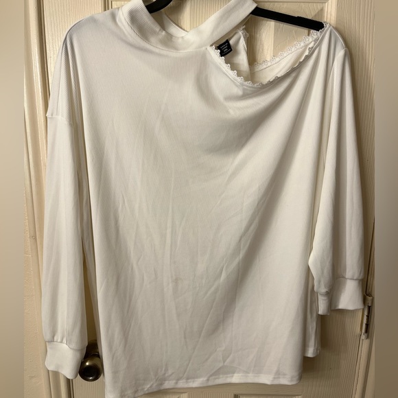 Neck lace trim drop shoulder tee - Picture 4 of 8